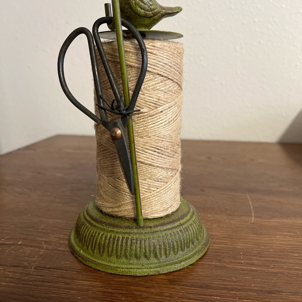 Two’s Company Cast Iron Bird Twine Holder w/ Scissors – Rustic Farmhouse Décor